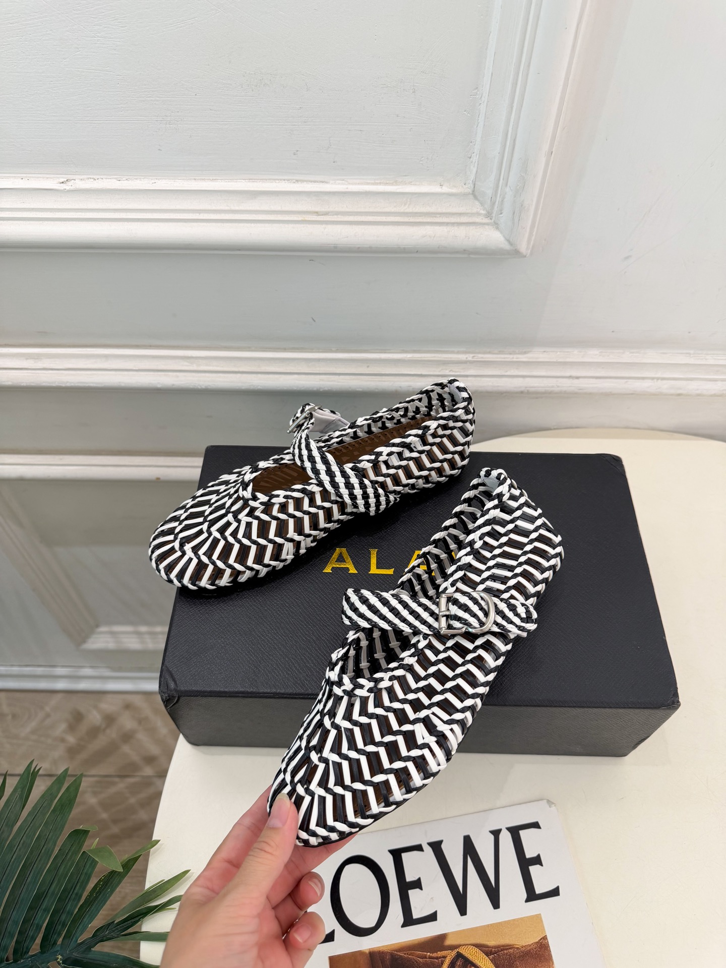ALAÏA 阿莱亚26𝐬𝐬   2026秋冬新品 秀场同款 ALAÏA镂空编织平底芭蕾舞鞋 ————————— Alaï