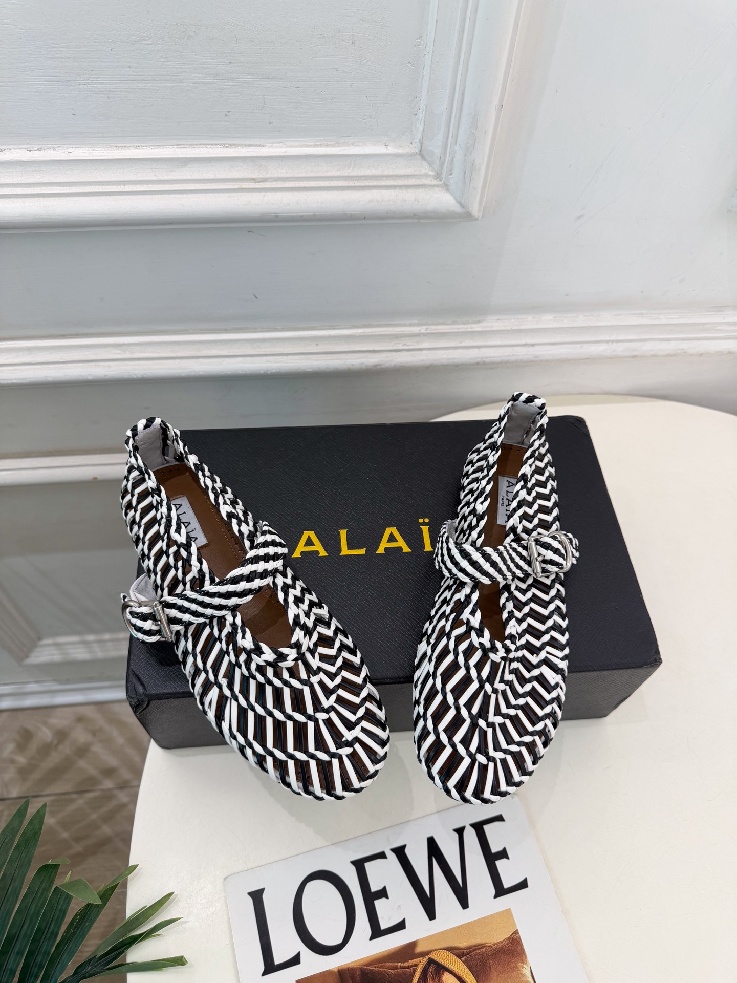 ALAÏA 阿莱亚26𝐬𝐬   2026秋冬新品 秀场同款 ALAÏA镂空编织平底芭蕾舞鞋 ————————— Alaï