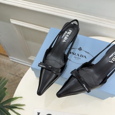 PRADA 普拉达 26𝐬𝐬 🌈2026春夏新品 专柜走秀款 经典字母尖头蝴蝶结后空猫跟凉鞋 系列〰 ◽鞋面:原版高 PRADA 普拉达 26𝐬𝐬 🌈2026春夏新品 专柜走秀款 经典字母尖头蝴蝶结后空猫跟凉鞋 系列〰 ◽鞋面:原版高