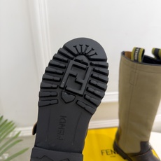 𝐅𝐄𝐍𝐃𝐈 | 芬迪 26𝐬𝐬 ⭐️2026秋冬新品 今日推荐 FD复古皮带扣厚底机车长筒靴 系列~ ❥ BS升 𝐅𝐄𝐍𝐃𝐈 | 芬迪 26𝐬𝐬 ⭐️2026秋冬新品 今日推荐 FD复古皮带扣厚底机车长筒靴 系列~ ❥ BS升