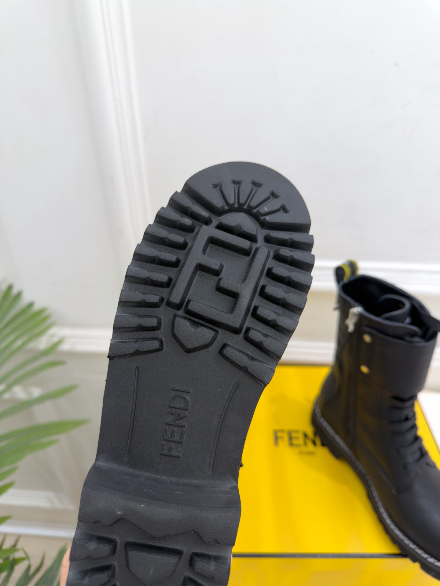 𝐅𝐄𝐍𝐃𝐈 | 芬迪 26𝐬𝐬 ⭐️2026秋冬新品 今日推荐 FD双扣带绑带厚底机车短靴 系列~ ❥ BS升 𝐅𝐄𝐍𝐃𝐈 | 芬迪 26𝐬𝐬 ⭐️2026秋冬新品 今日推荐 FD双扣带绑带厚底机车短靴 系列~ ❥ BS升