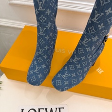 LV | 路易威登 26𝐬𝐬 🧡💚2026 秋冬新款 顶级版本‼️原版一致 专柜主打最新款 LV 梅花跟皮带扣侧拉 LV | 路易威登 26𝐬𝐬 🧡💚2026 秋冬新款 顶级版本‼️原版一致 专柜主打最新款 LV 梅花跟皮带扣侧拉