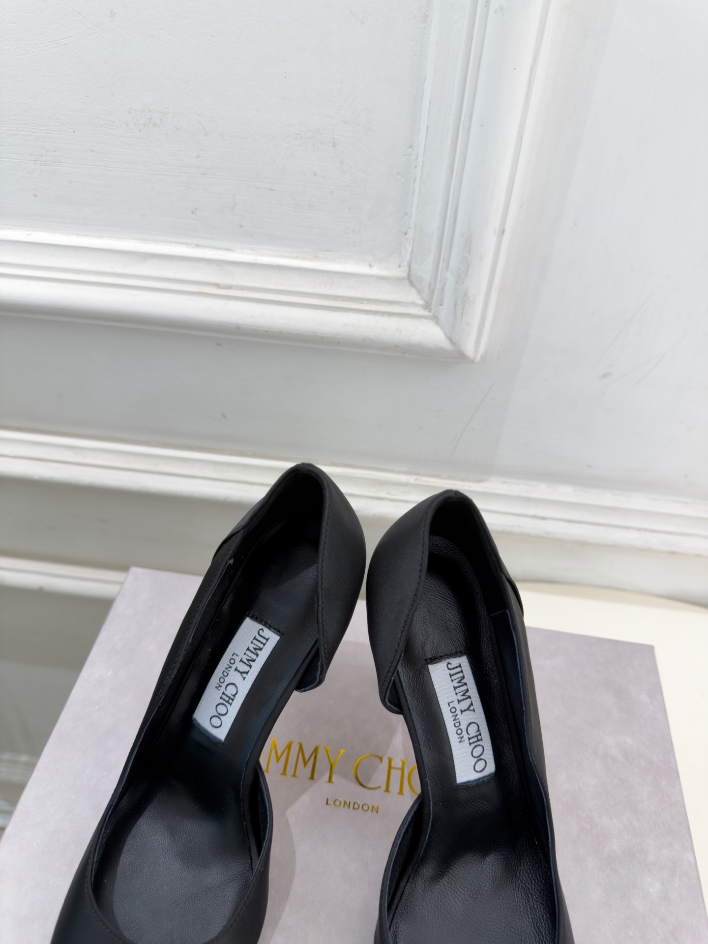 JimmyChoo 吉米周 26𝐬𝐬 ———      ✨ 2026秋冬新品 专柜最新 JC真丝缎面金属头内空高跟鞋  