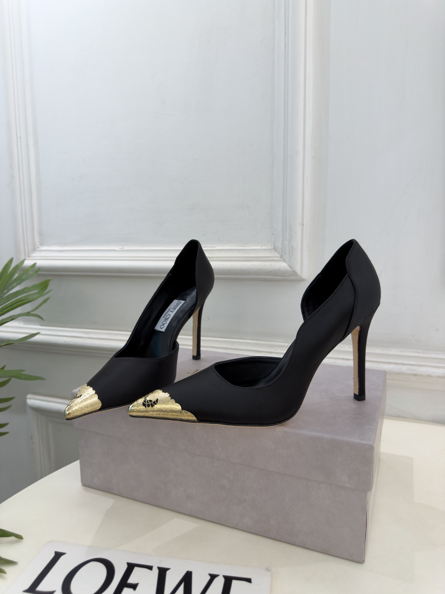 JimmyChoo 吉米周 26𝐬𝐬 ———      ✨ 2026秋冬新品 专柜最新 JC真丝缎面金属头内空高跟鞋  
