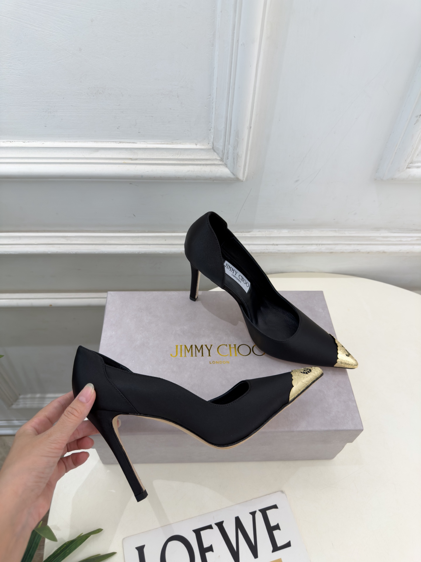 JimmyChoo 吉米周 26𝐬𝐬 ———      ✨ 2026秋冬新品 专柜最新 JC真丝缎面金属头内空高跟鞋  