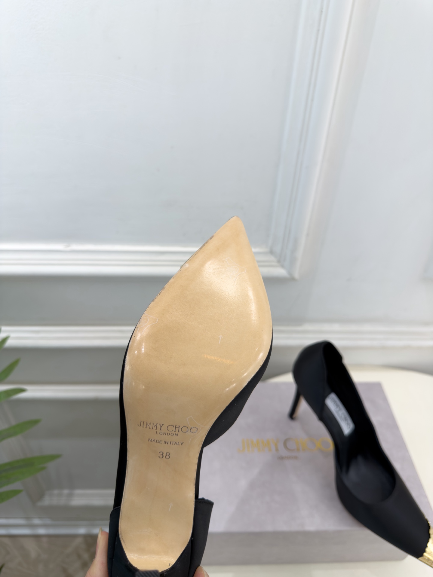 JimmyChoo 吉米周 26𝐬𝐬 ———      ✨ 2026秋冬新品 专柜最新 JC真丝缎面金属头内空高跟鞋  