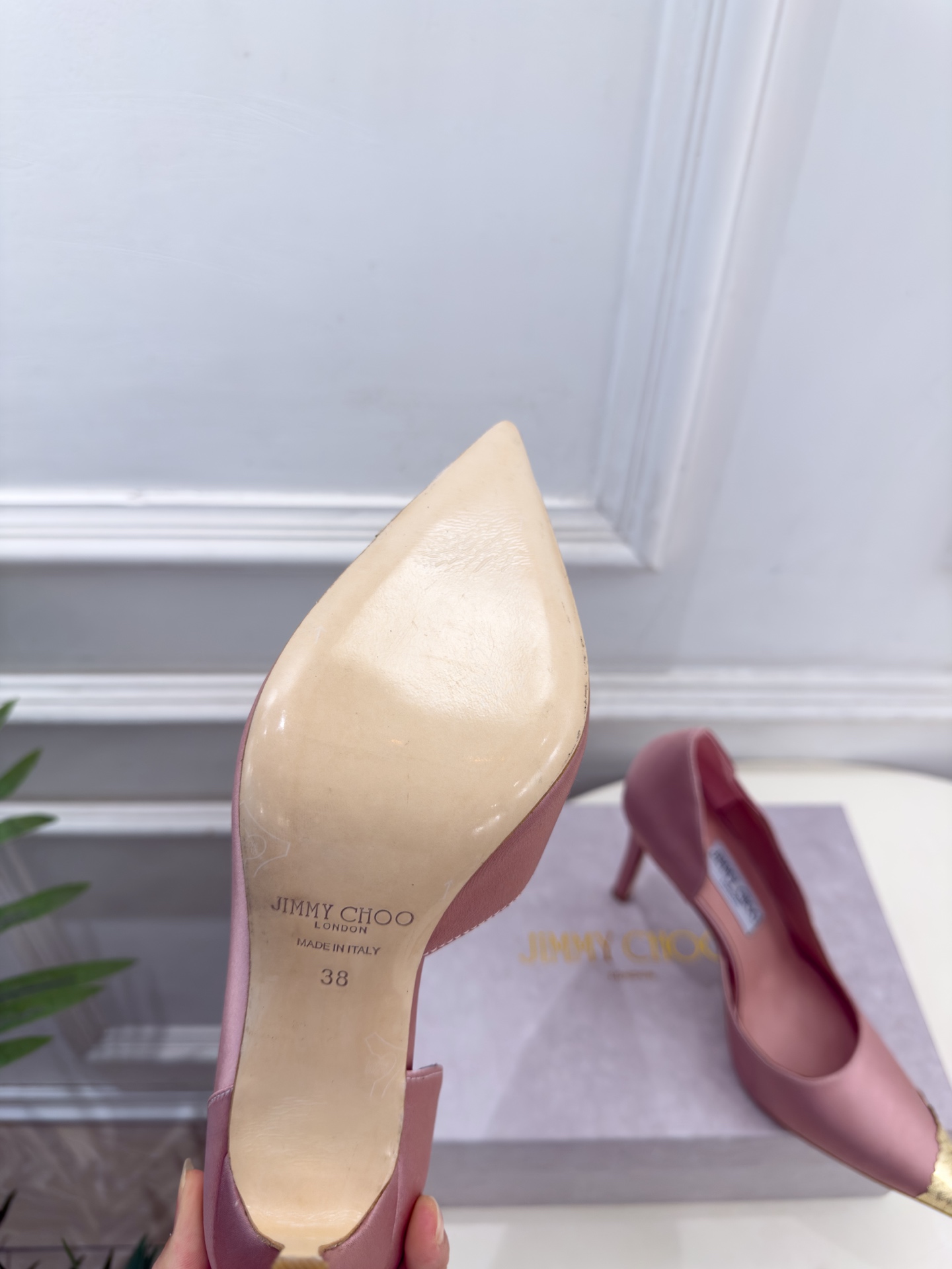 JimmyChoo 吉米周 26𝐬𝐬 ———      ✨ 2026秋冬新品 专柜最新 JC真丝缎面金属头内空高跟鞋  