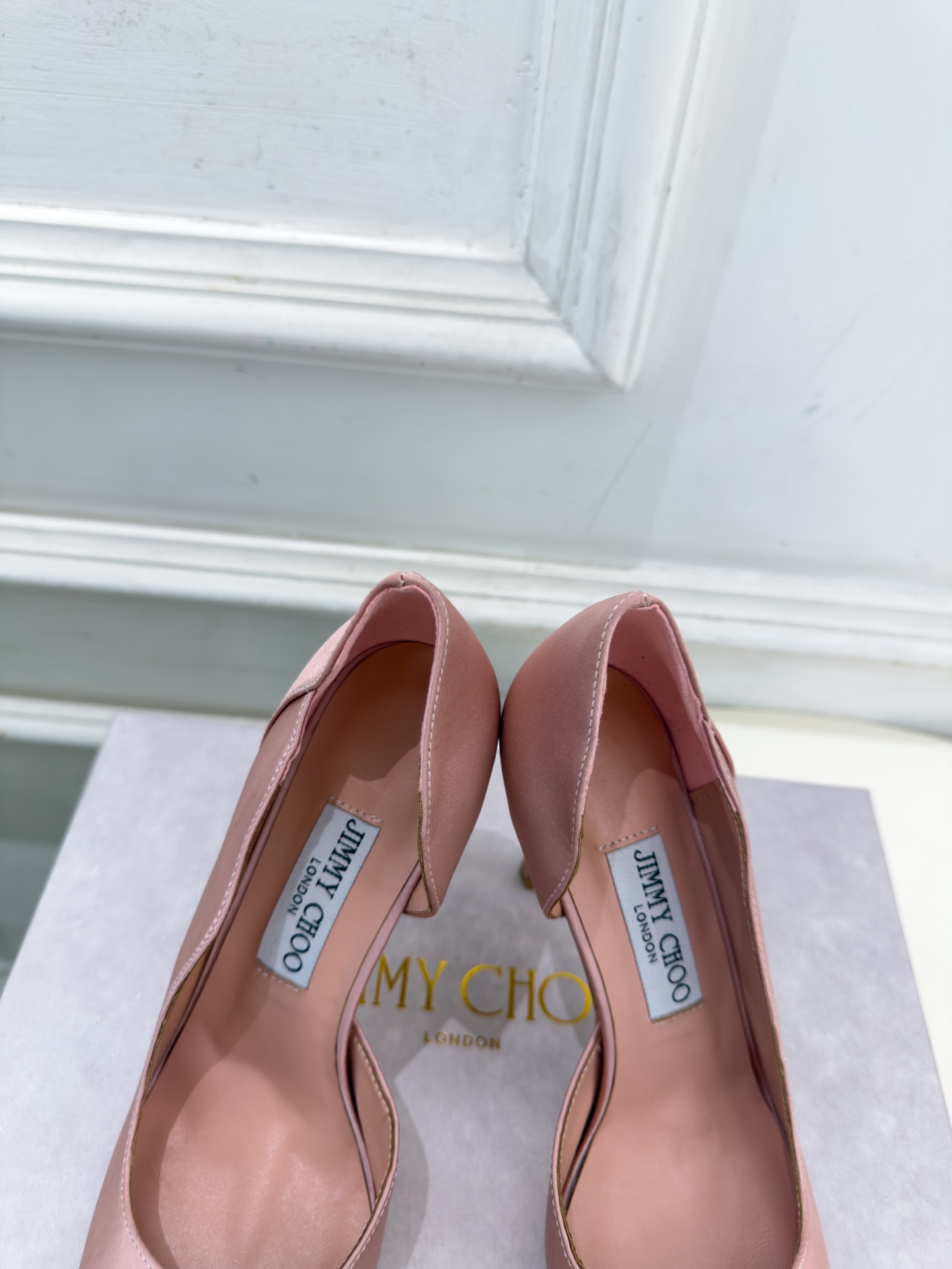 JimmyChoo 吉米周 26𝐬𝐬 ———      ✨ 2026秋冬新品 专柜最新 JC真丝缎面金属头内空高跟鞋  
