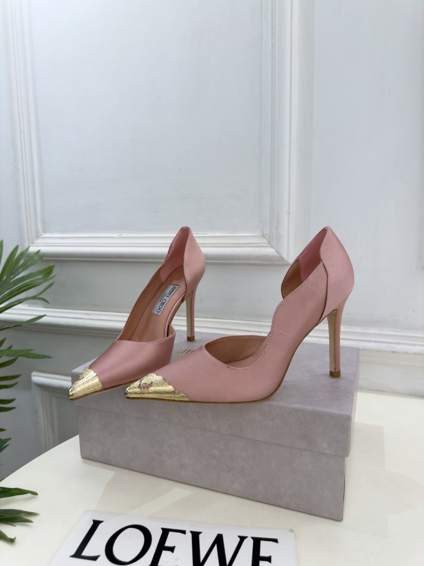 JimmyChoo 吉米周 26𝐬𝐬 ———      ✨ 2026秋冬新品 专柜最新 JC真丝缎面金属头内空高跟鞋  