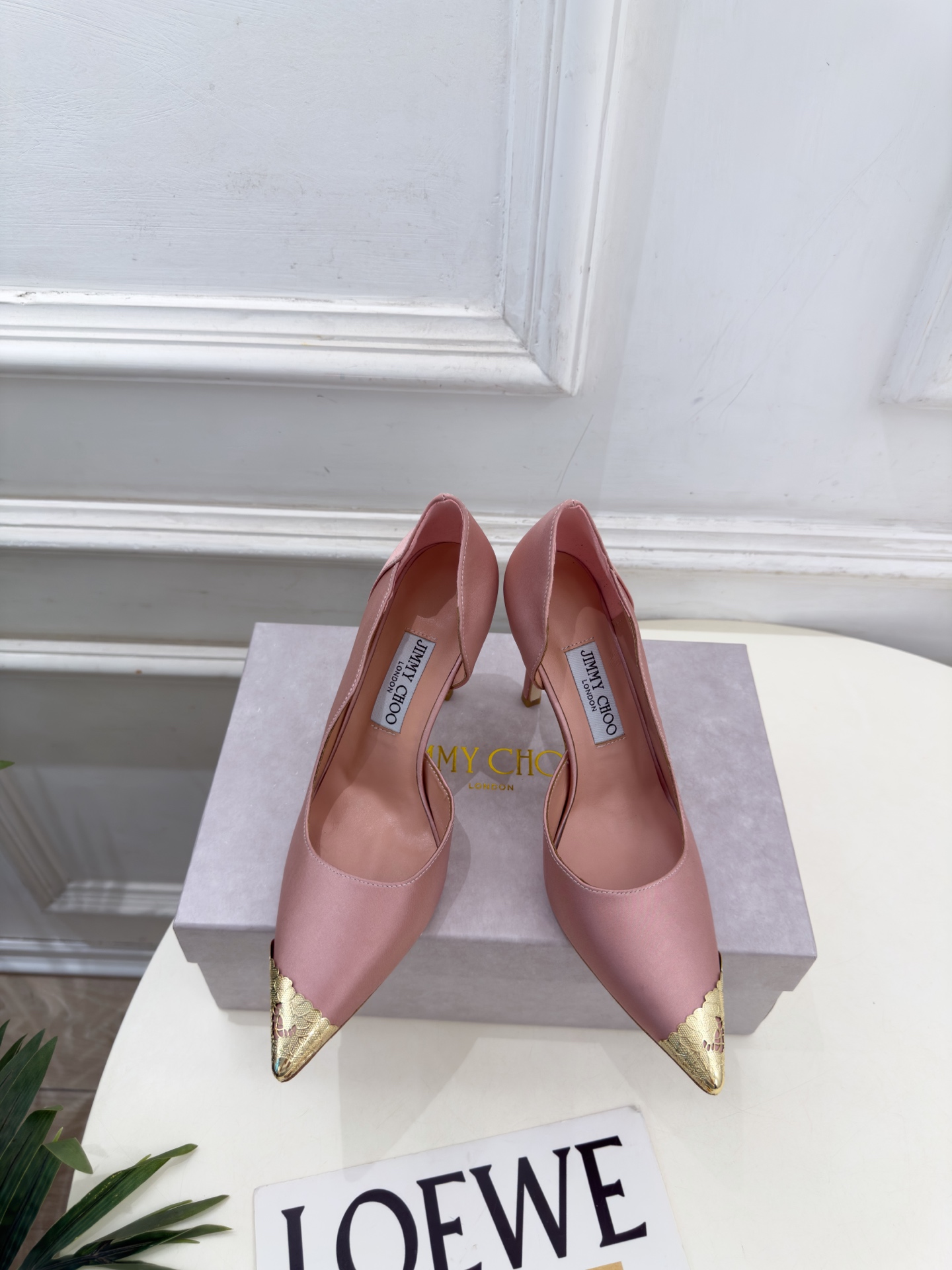 JimmyChoo 吉米周 26𝐬𝐬 ———      ✨ 2026秋冬新品 专柜最新 JC真丝缎面金属头内空高跟鞋  