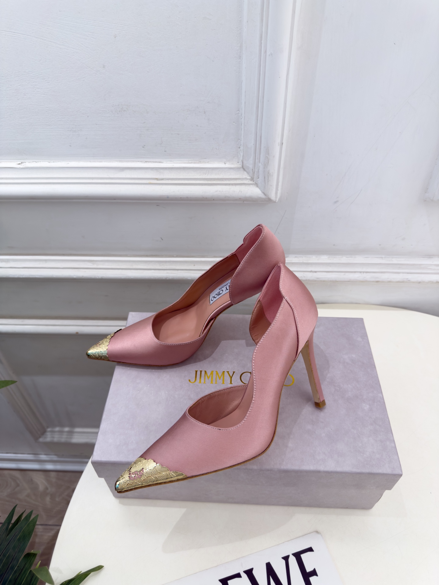 JimmyChoo 吉米周 26𝐬𝐬 ———      ✨ 2026秋冬新品 专柜最新 JC真丝缎面金属头内空高跟鞋  