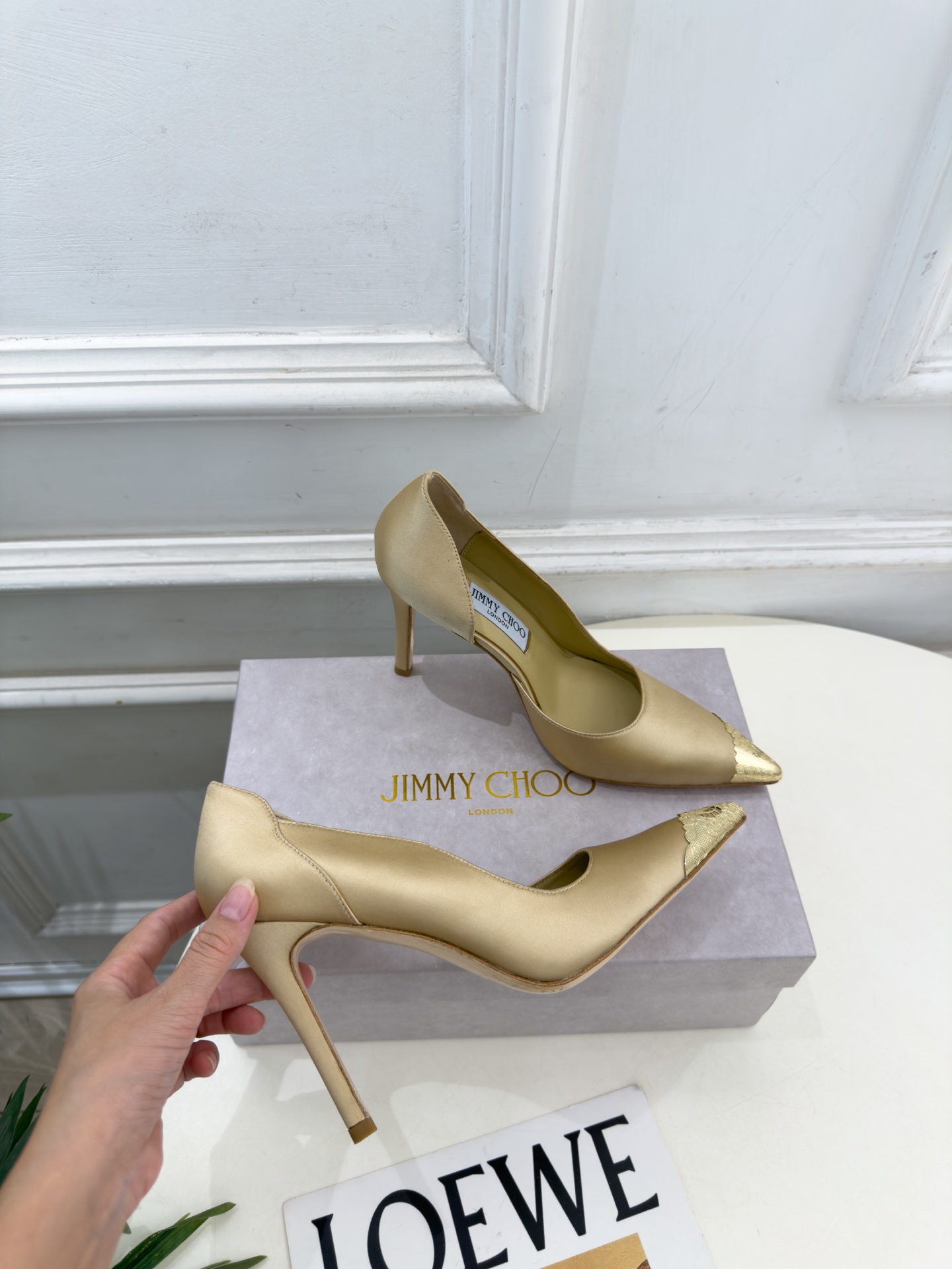 JimmyChoo 吉米周 26𝐬𝐬 ———      ✨ 2026秋冬新品 专柜最新 JC真丝缎面金属头内空高跟鞋  