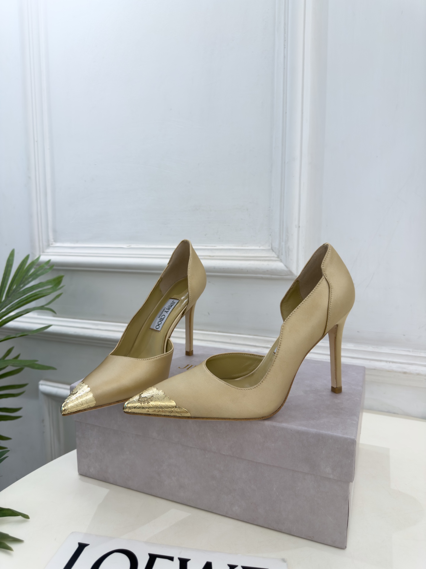 JimmyChoo 吉米周 26𝐬𝐬 ———      ✨ 2026秋冬新品 专柜最新 JC真丝缎面金属头内空高跟鞋  