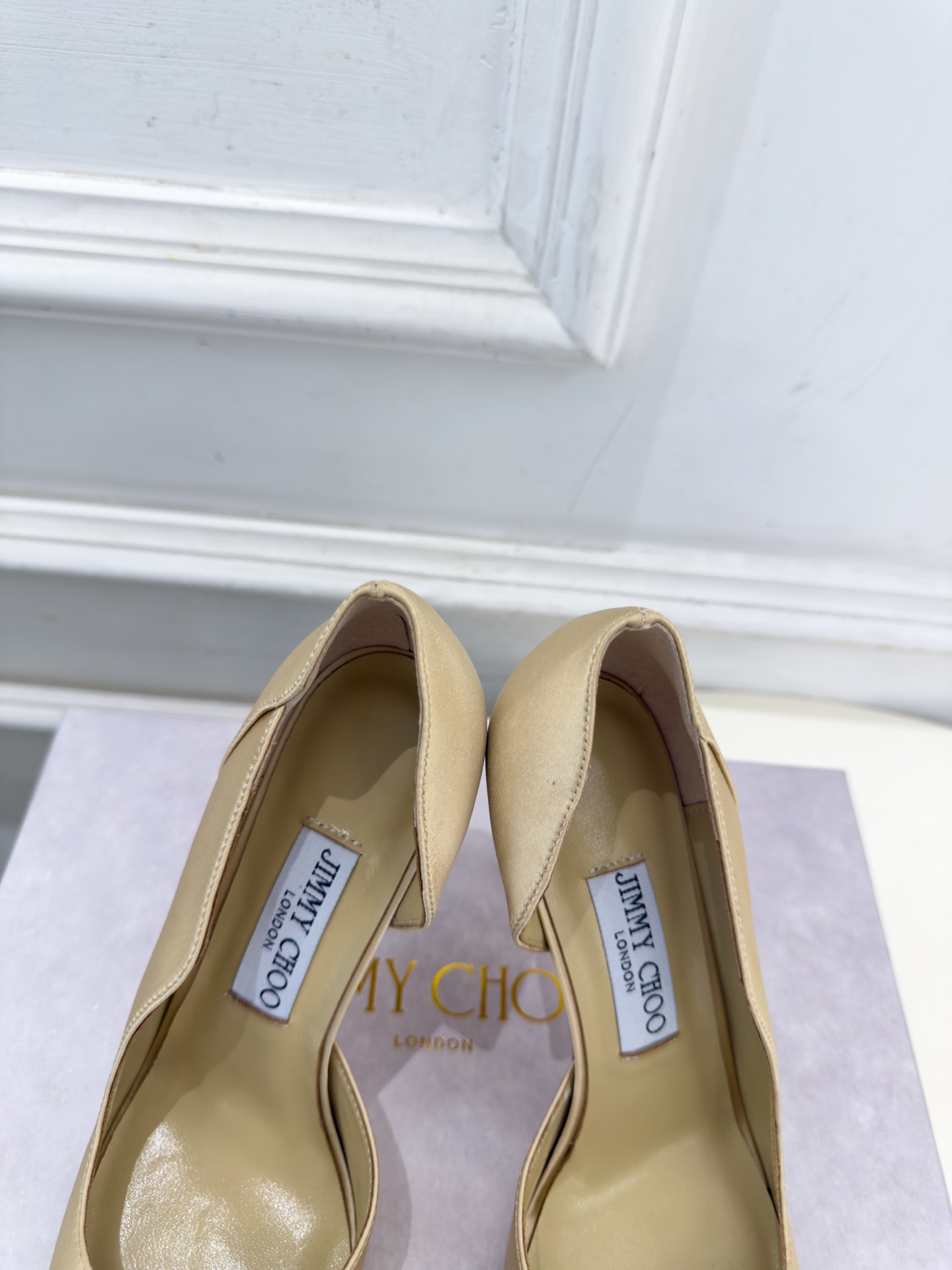 JimmyChoo 吉米周 26𝐬𝐬 ———      ✨ 2026秋冬新品 专柜最新 JC真丝缎面金属头内空高跟鞋  