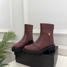 𝐂𝐇𝐀𝐍𝐄𝐋 | 小香 26𝐬𝐬 🦋2026 秋冬新品 专柜经典走秀款 小香双C后拉链厚底短靴 系列上新〰 🍬 B 𝐂𝐇𝐀𝐍𝐄𝐋 | 小香 26𝐬𝐬 🦋2026 秋冬新品 专柜经典走秀款 小香双C后拉链厚底短靴 系列上新〰 🍬 B