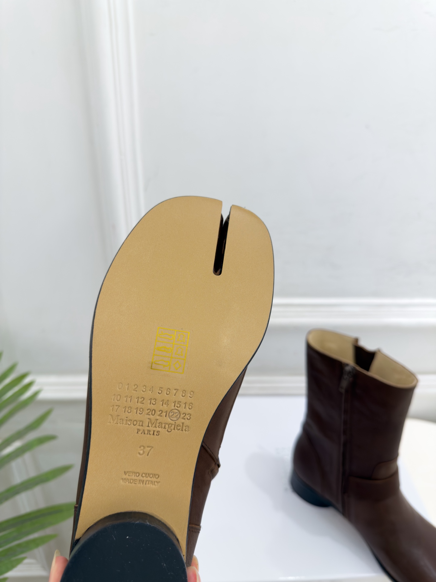 Maison Margiela· 马吉拉26𝐬𝐬 2026秋冬新品 MM6复古皮带扣分趾粗跟短靴———————— MM Maison Margiela· 马吉拉26𝐬𝐬 2026秋冬新品 MM6复古皮带扣分趾粗跟短靴———————— MM