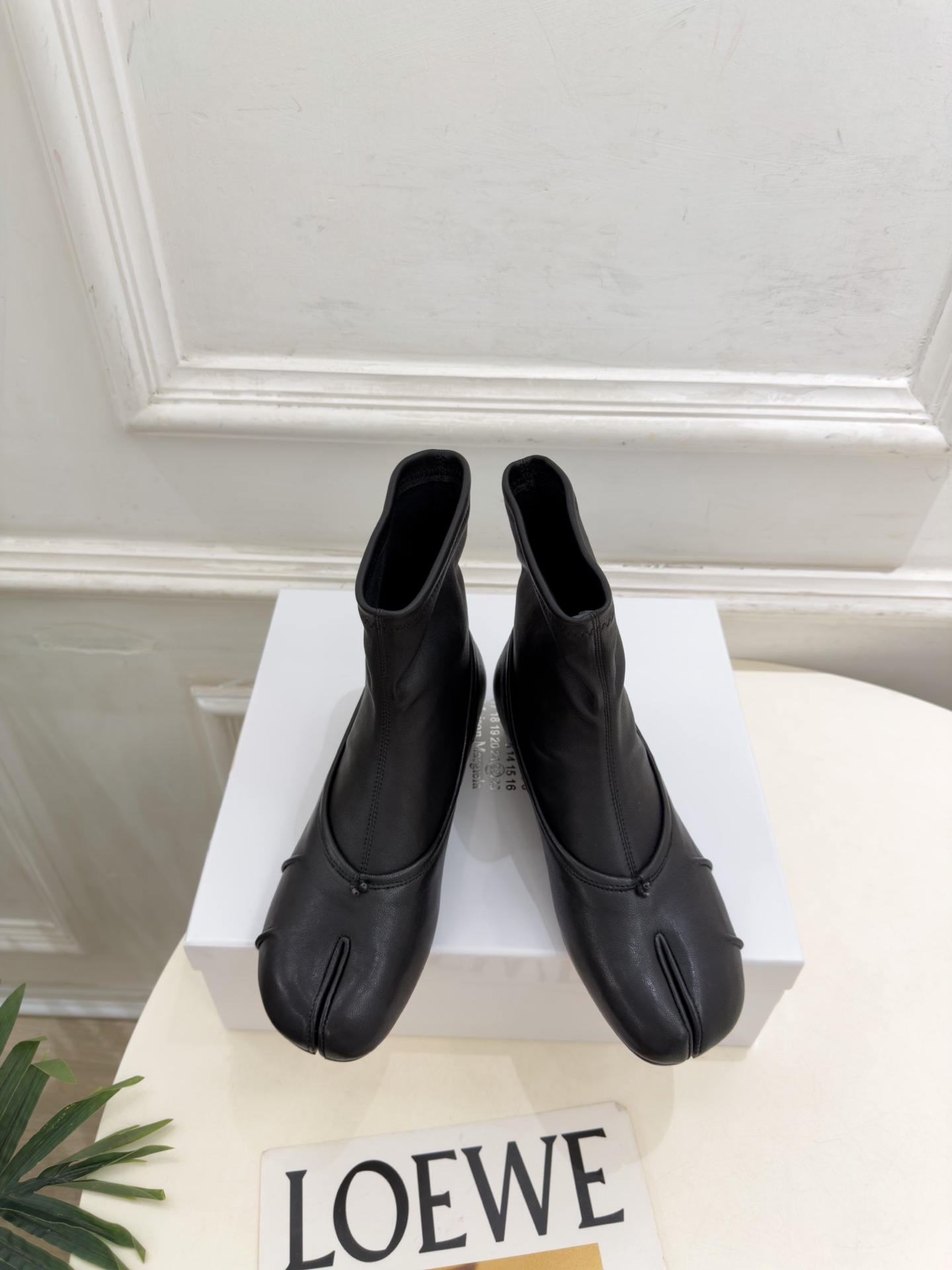 Maison Margiela· 马吉拉26𝐬𝐬  2026秋冬新品 MM6复古褶皱分趾弹力短靴———————— MM6