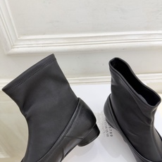 Maison Margiela· 马吉拉26𝐬𝐬 2026秋冬新品 MM6复古褶皱分趾弹力短靴———————— MM6 Maison Margiela· 马吉拉26𝐬𝐬 2026秋冬新品 MM6复古褶皱分趾弹力短靴———————— MM6