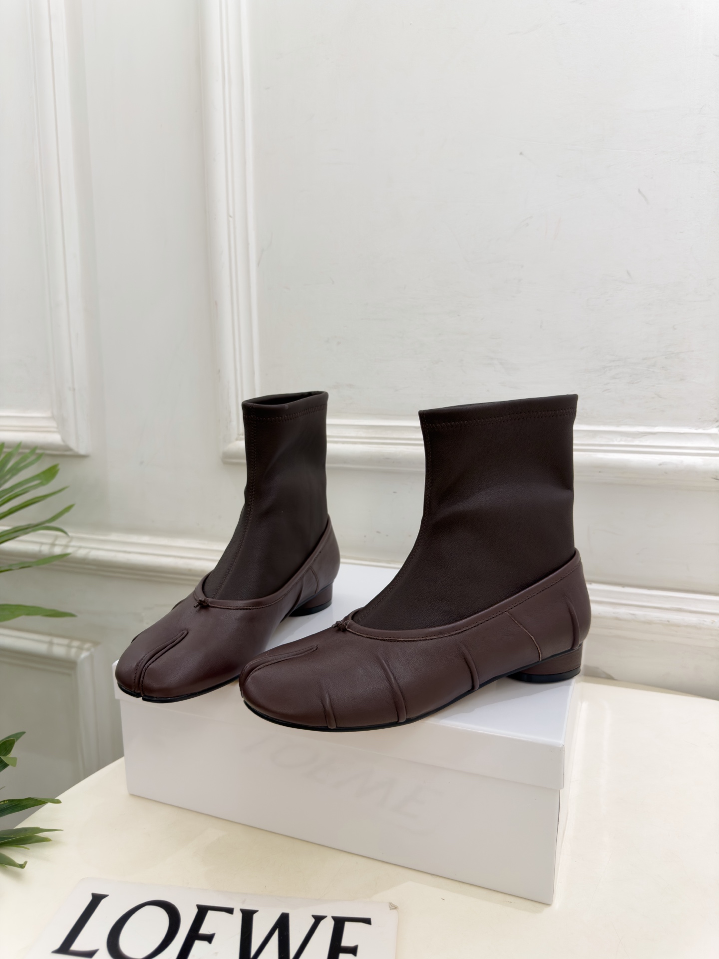 Maison Margiela· 马吉拉26𝐬𝐬 2026秋冬新品 MM6复古褶皱分趾弹力短靴———————— MM6 Maison Margiela· 马吉拉26𝐬𝐬 2026秋冬新品 MM6复古褶皱分趾弹力短靴———————— MM6