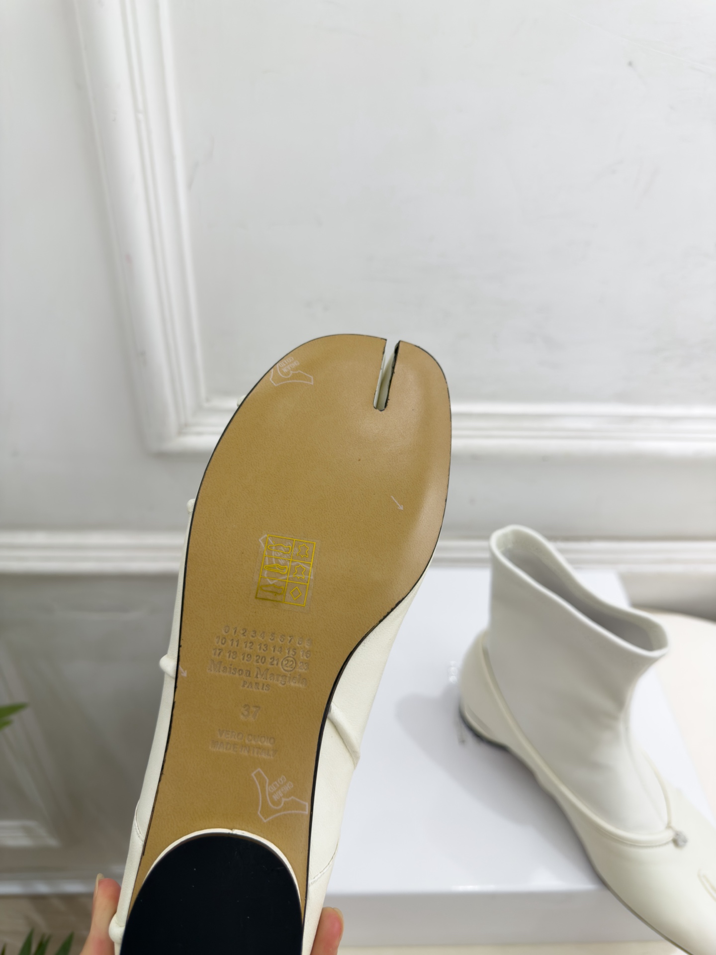 Maison Margiela· 马吉拉26𝐬𝐬 2026秋冬新品 MM6复古褶皱分趾弹力短靴———————— MM6 Maison Margiela· 马吉拉26𝐬𝐬 2026秋冬新品 MM6复古褶皱分趾弹力短靴———————— MM6