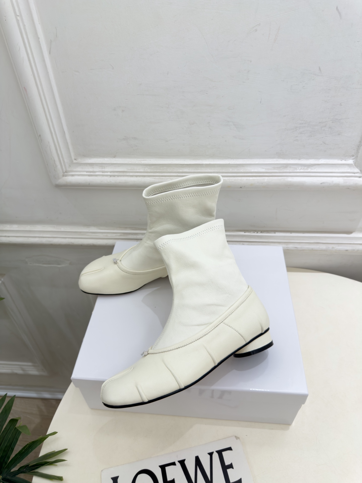 Maison Margiela· 马吉拉26𝐬𝐬 2026秋冬新品 MM6复古褶皱分趾弹力短靴———————— MM6 Maison Margiela· 马吉拉26𝐬𝐬 2026秋冬新品 MM6复古褶皱分趾弹力短靴———————— MM6