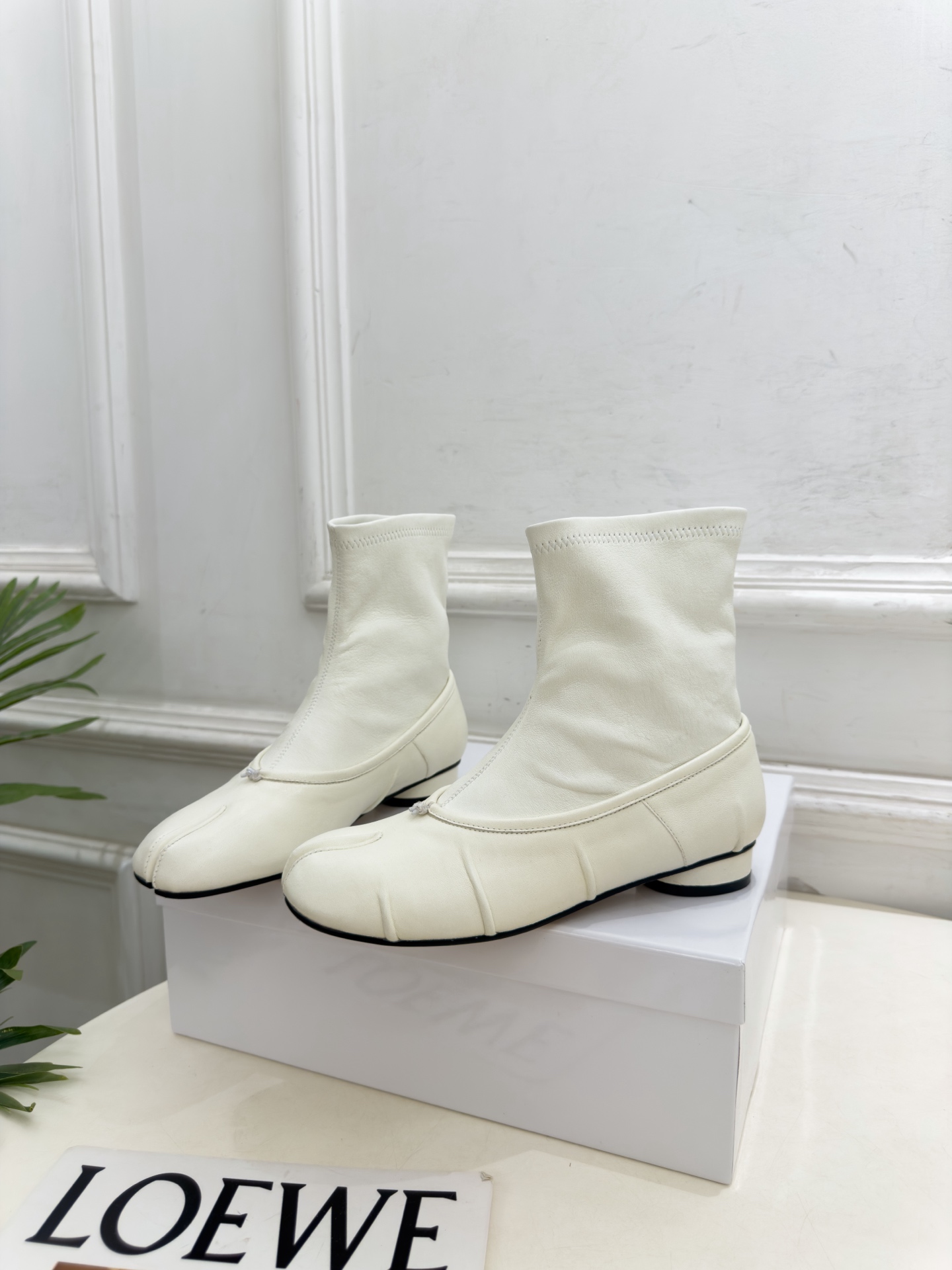Maison Margiela· 马吉拉26𝐬𝐬 2026秋冬新品 MM6复古褶皱分趾弹力短靴———————— MM6 Maison Margiela· 马吉拉26𝐬𝐬 2026秋冬新品 MM6复古褶皱分趾弹力短靴———————— MM6