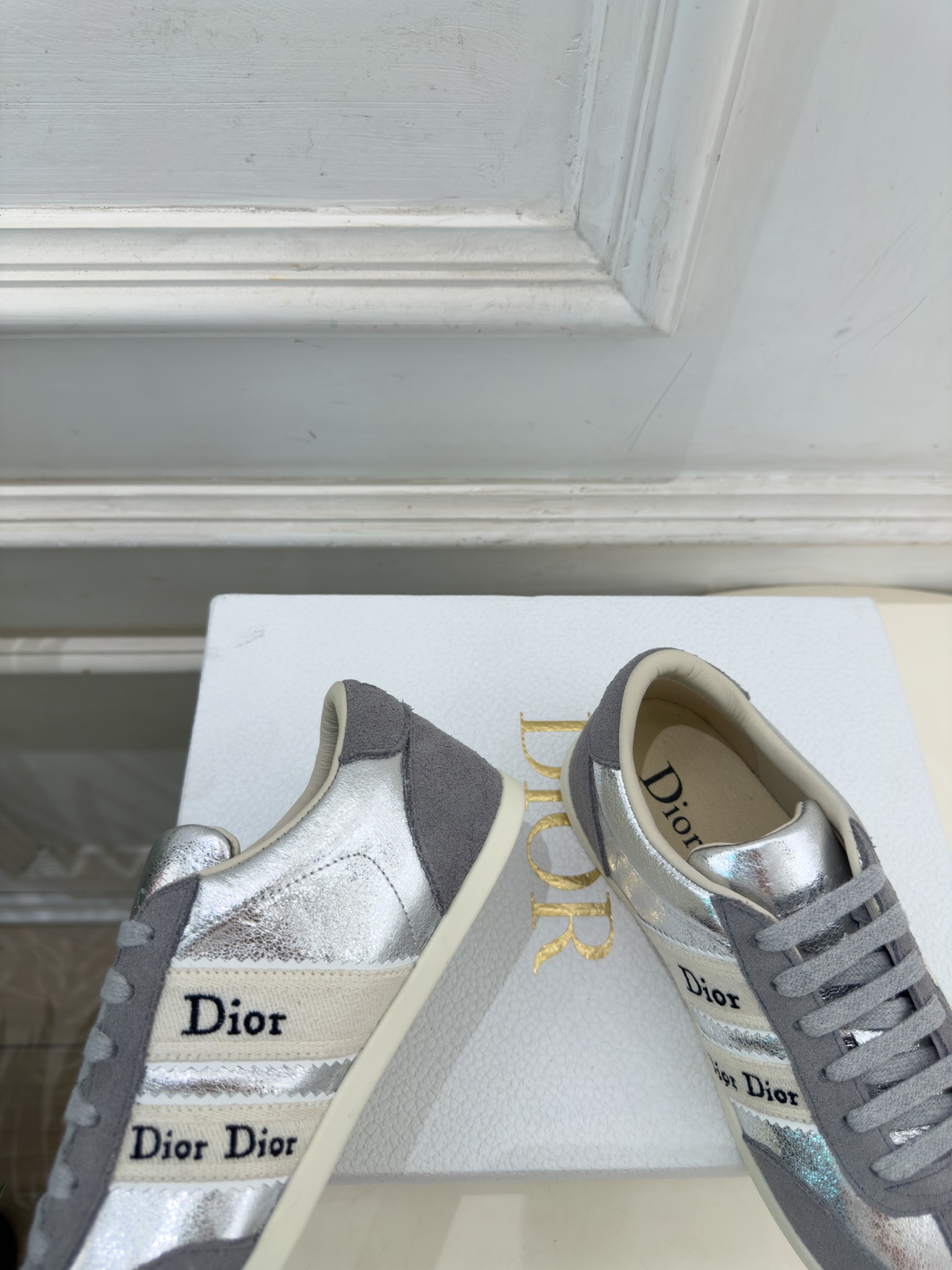Dior | 迪奥 26𝐬𝐬 🧡💚2026秋冬新品 顶级版本⚠️ 专柜主打新款 Dior Ribbon 复古系带运动 Dior | 迪奥 26𝐬𝐬 🧡💚2026秋冬新品 顶级版本⚠️ 专柜主打新款 Dior Ribbon 复古系带运动