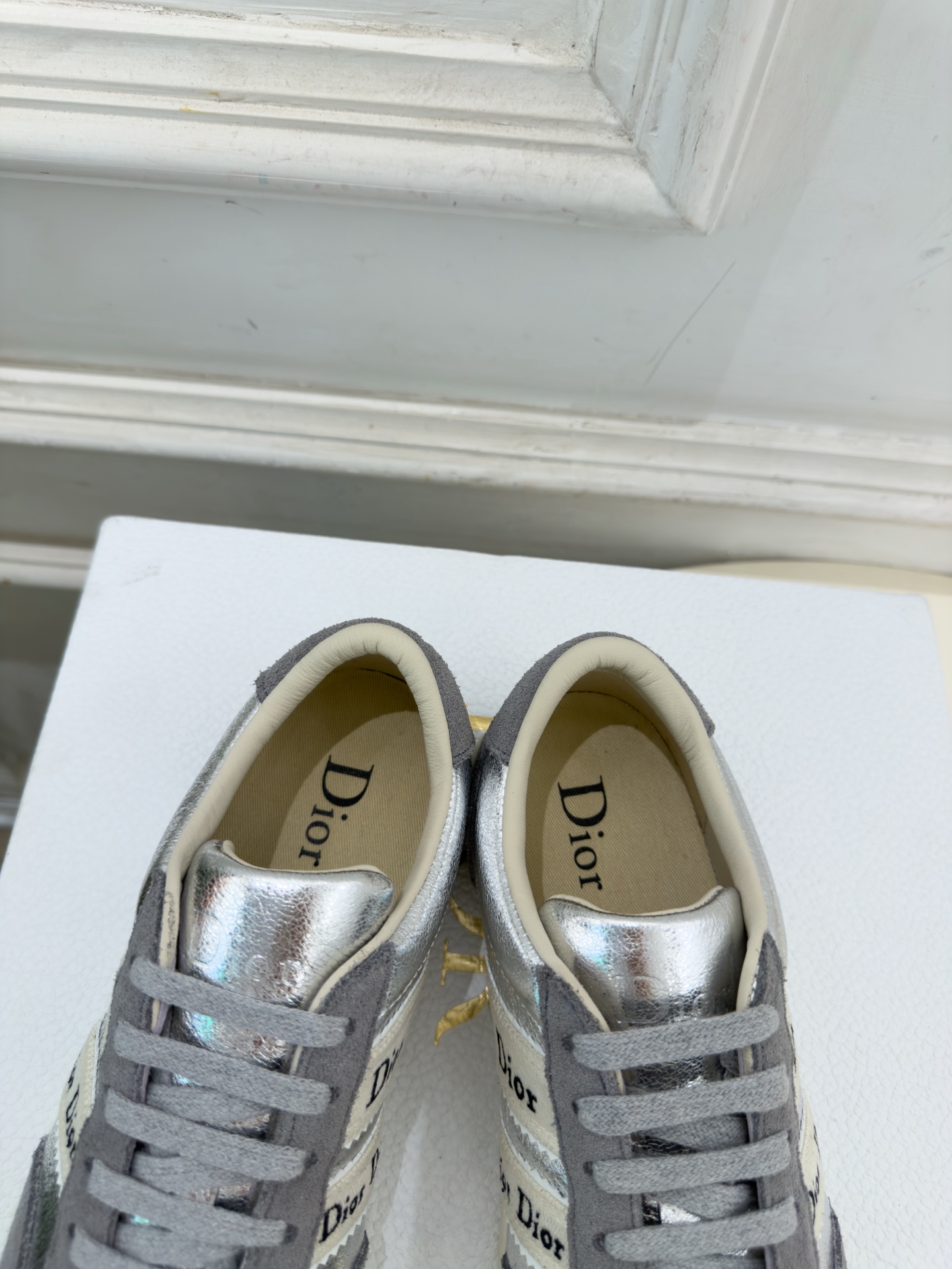 Dior | 迪奥 26𝐬𝐬 🧡💚2026秋冬新品 顶级版本⚠️ 专柜主打新款 Dior Ribbon 复古系带运动 Dior | 迪奥 26𝐬𝐬 🧡💚2026秋冬新品 顶级版本⚠️ 专柜主打新款 Dior Ribbon 复古系带运动