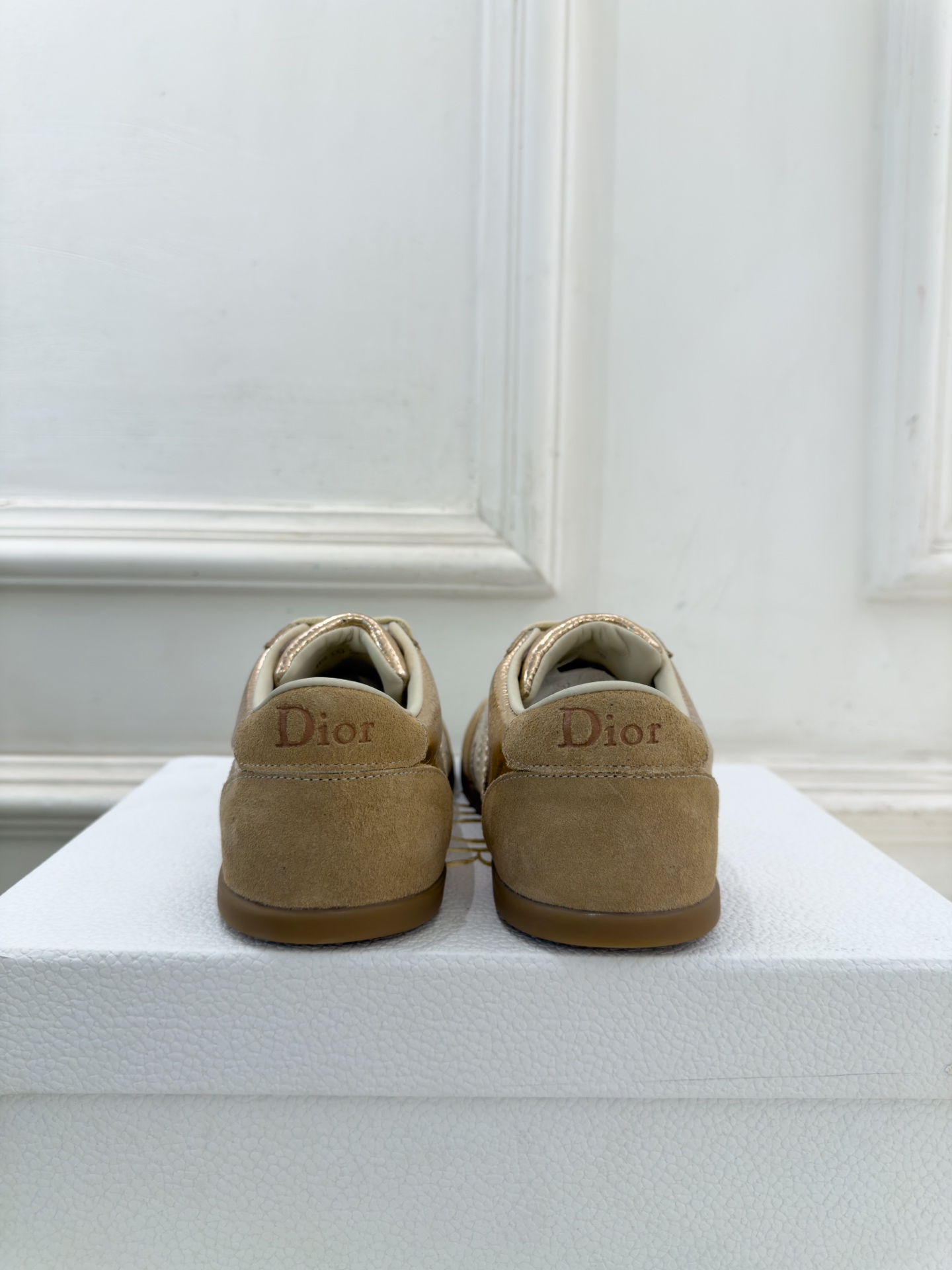 Dior | 迪奥 26𝐬𝐬 🧡💚2026秋冬新品 顶级版本⚠️ 专柜主打新款 Dior Ribbon 复古系带运动 Dior | 迪奥 26𝐬𝐬 🧡💚2026秋冬新品 顶级版本⚠️ 专柜主打新款 Dior Ribbon 复古系带运动