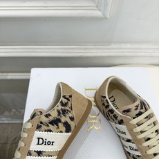 Dior | 迪奥 26𝐬𝐬 🧡💚2026秋冬新品 顶级版本⚠️ 专柜主打新款 Dior Ribbon 复古系带运动 Dior | 迪奥 26𝐬𝐬 🧡💚2026秋冬新品 顶级版本⚠️ 专柜主打新款 Dior Ribbon 复古系带运动