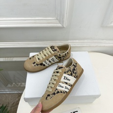 Dior | 迪奥 26𝐬𝐬 🧡💚2026秋冬新品 顶级版本⚠️ 专柜主打新款 Dior Ribbon 复古系带运动 Dior | 迪奥 26𝐬𝐬 🧡💚2026秋冬新品 顶级版本⚠️ 专柜主打新款 Dior Ribbon 复古系带运动