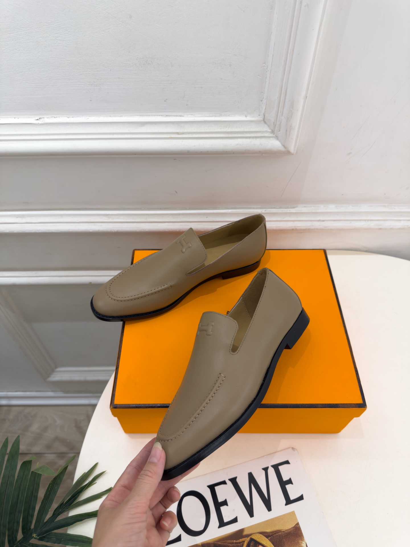 🐎𝐇𝐄𝐑𝐌𝐄* 爱玛仕 26𝐬𝐬  🌈专柜新款 2026秋冬新品 极简压印H型平底乐福鞋 小皮鞋系列〰 ◽鞋面：原版特定