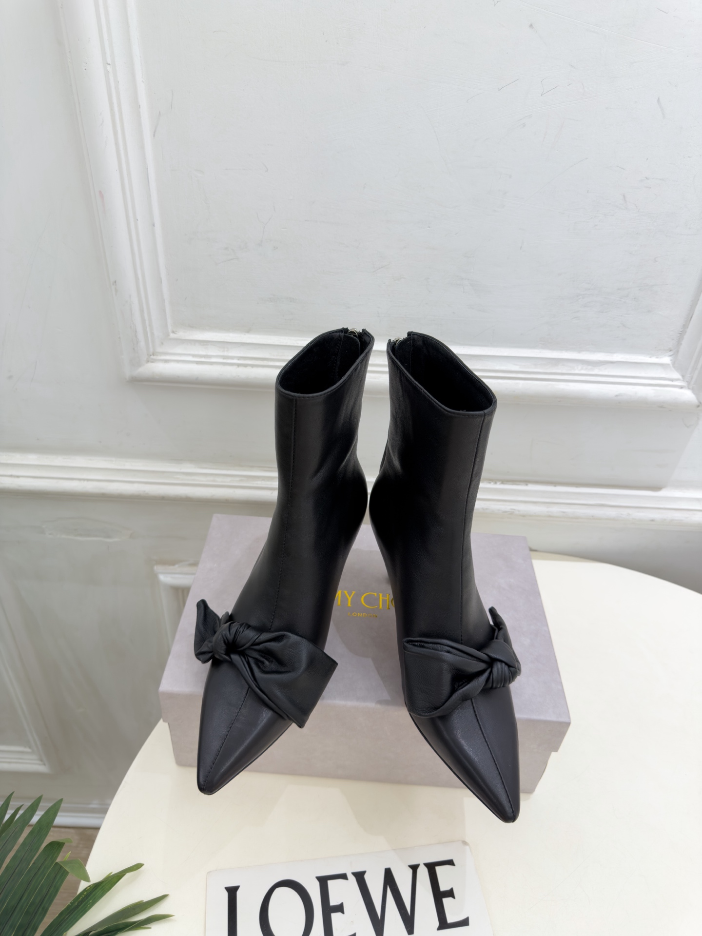 JimmyChoo 吉米周 26𝐬𝐬 ———      ✨ 2026秋冬新品 专柜最新JC蝴蝶结后拉链尖头高跟短靴 BS