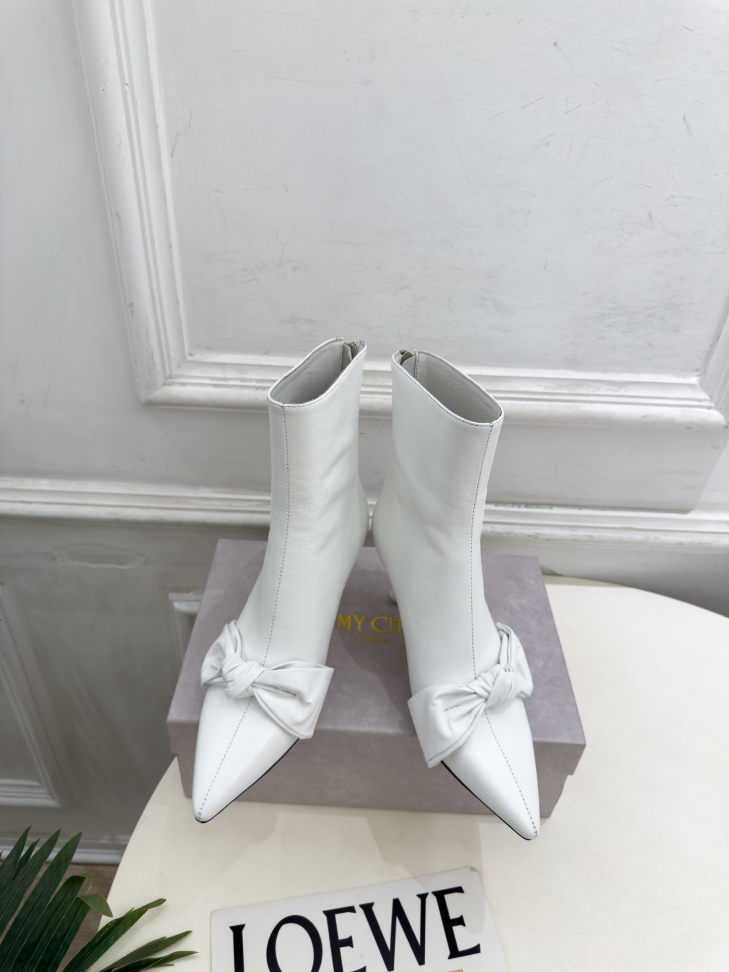 JimmyChoo 吉米周 26𝐬𝐬 ———      ✨ 2026秋冬新品 专柜最新JC蝴蝶结后拉链尖头高跟短靴 BS