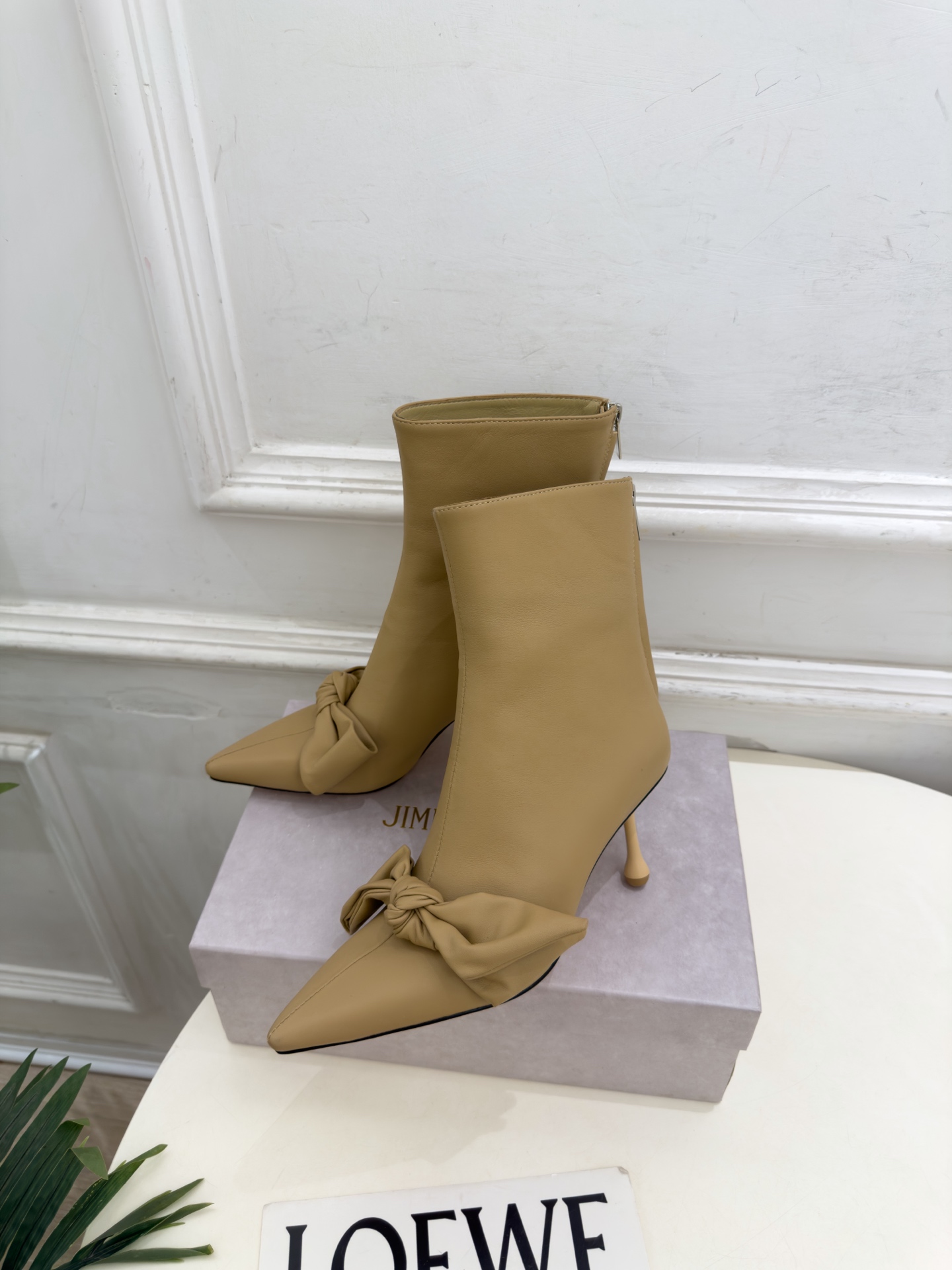 JimmyChoo 吉米周 26𝐬𝐬 ———      ✨ 2026秋冬新品 专柜最新JC蝴蝶结后拉链尖头高跟短靴 BS