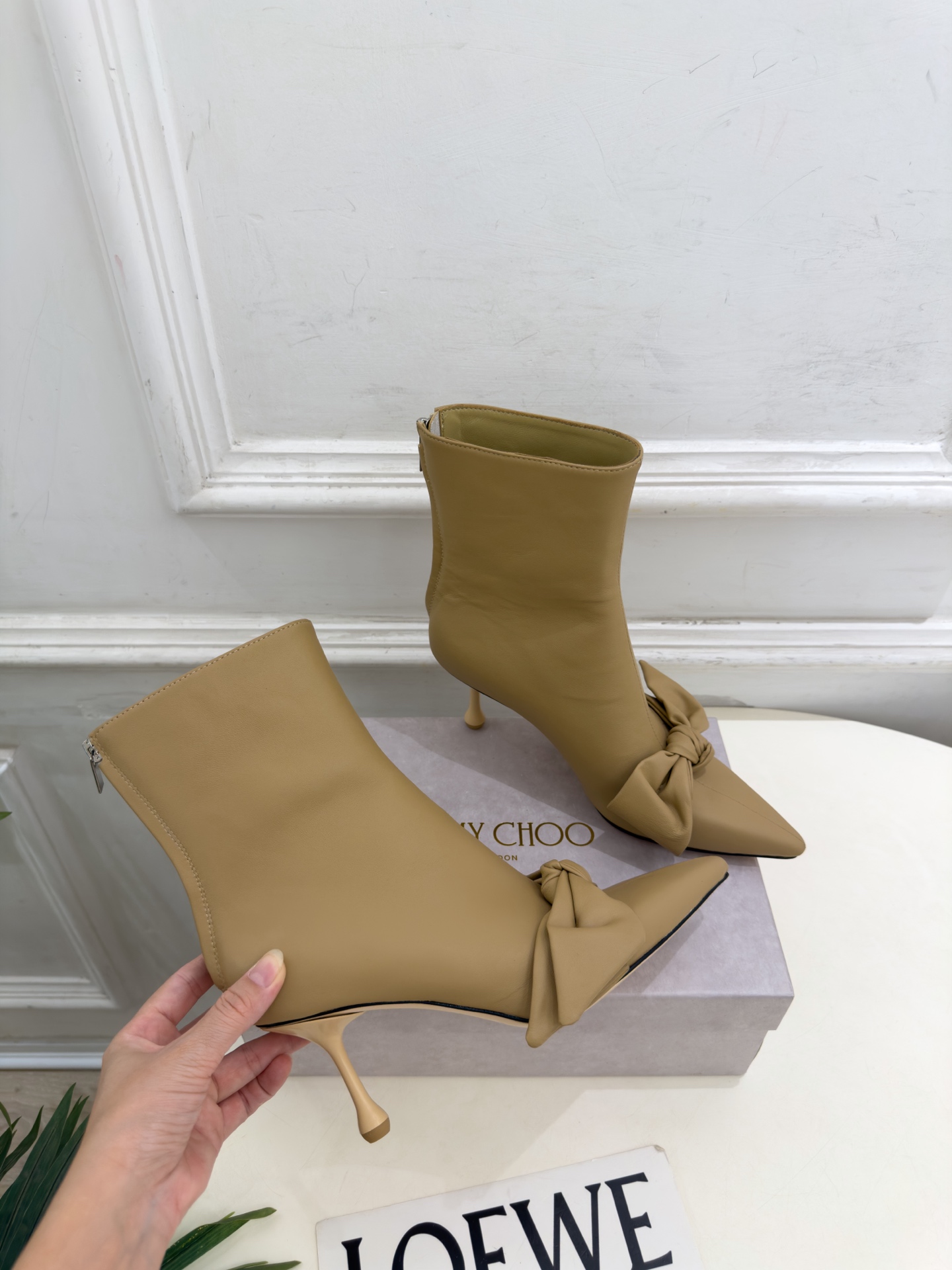 JimmyChoo 吉米周 26𝐬𝐬 ———      ✨ 2026秋冬新品 专柜最新JC蝴蝶结后拉链尖头高跟短靴 BS