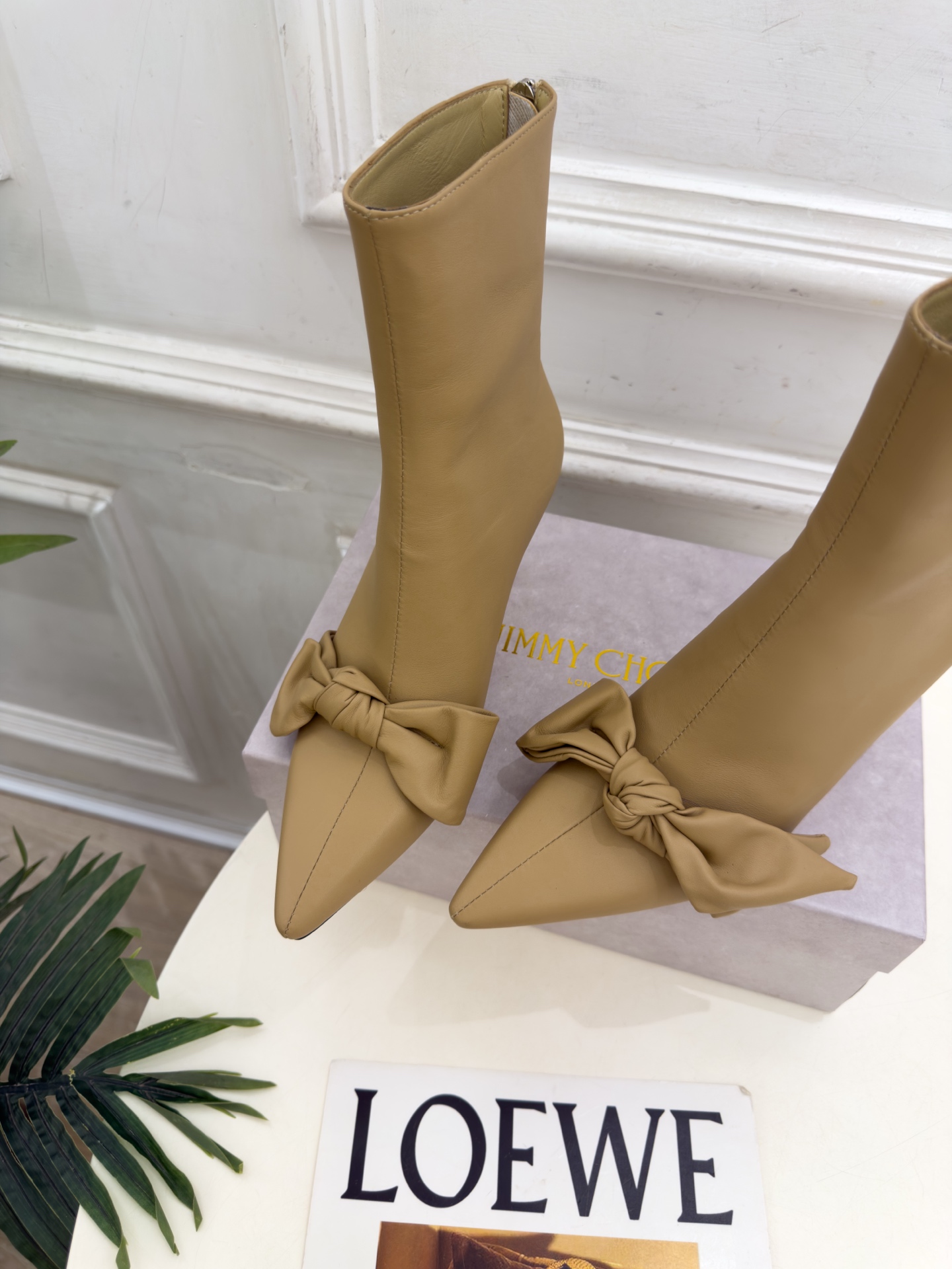JimmyChoo 吉米周 26𝐬𝐬 ———      ✨ 2026秋冬新品 专柜最新JC蝴蝶结后拉链尖头高跟短靴 BS