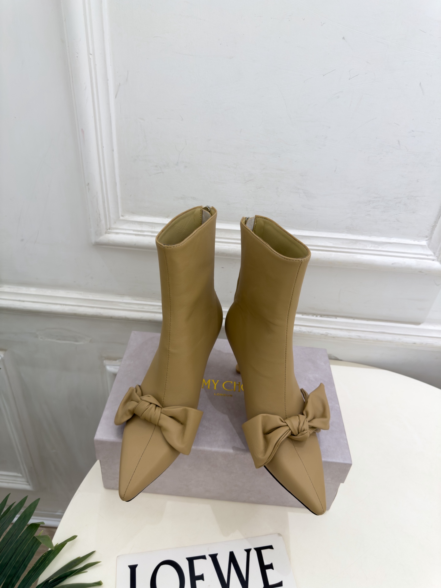 JimmyChoo 吉米周 26𝐬𝐬 ———      ✨ 2026秋冬新品 专柜最新JC蝴蝶结后拉链尖头高跟短靴 BS