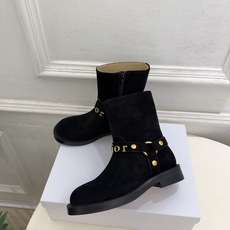 Dior | 迪奥 26𝐬𝐬 🧡💚2026秋冬新品 顶级版本⚠️ 专柜主打新款 Dior金属字母扣侧拉链机车短靴 Dior | 迪奥 26𝐬𝐬 🧡💚2026秋冬新品 顶级版本⚠️ 专柜主打新款 Dior金属字母扣侧拉链机车短靴