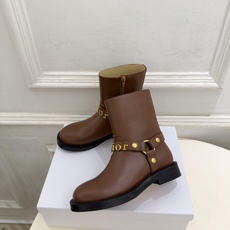 Dior | 迪奥 26𝐬𝐬 🧡💚2026秋冬新品 顶级版本⚠️ 专柜主打新款 Dior金属字母扣侧拉链机车短靴 Dior | 迪奥 26𝐬𝐬 🧡💚2026秋冬新品 顶级版本⚠️ 专柜主打新款 Dior金属字母扣侧拉链机车短靴