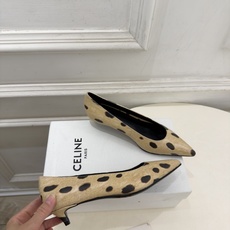 CELINE | 赛琳 26𝐬𝐬 💛2026秋冬新品 极简尖头猫跟单鞋 上新! 🔜BS 这一季的赛琳真的是开了挂、 CELINE | 赛琳 26𝐬𝐬 💛2026秋冬新品 极简尖头猫跟单鞋 上新! 🔜BS 这一季的赛琳真的是开了挂、