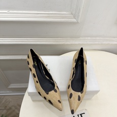 CELINE | 赛琳 26𝐬𝐬 💛2026秋冬新品 极简尖头猫跟单鞋 上新! 🔜BS 这一季的赛琳真的是开了挂、 CELINE | 赛琳 26𝐬𝐬 💛2026秋冬新品 极简尖头猫跟单鞋 上新! 🔜BS 这一季的赛琳真的是开了挂、