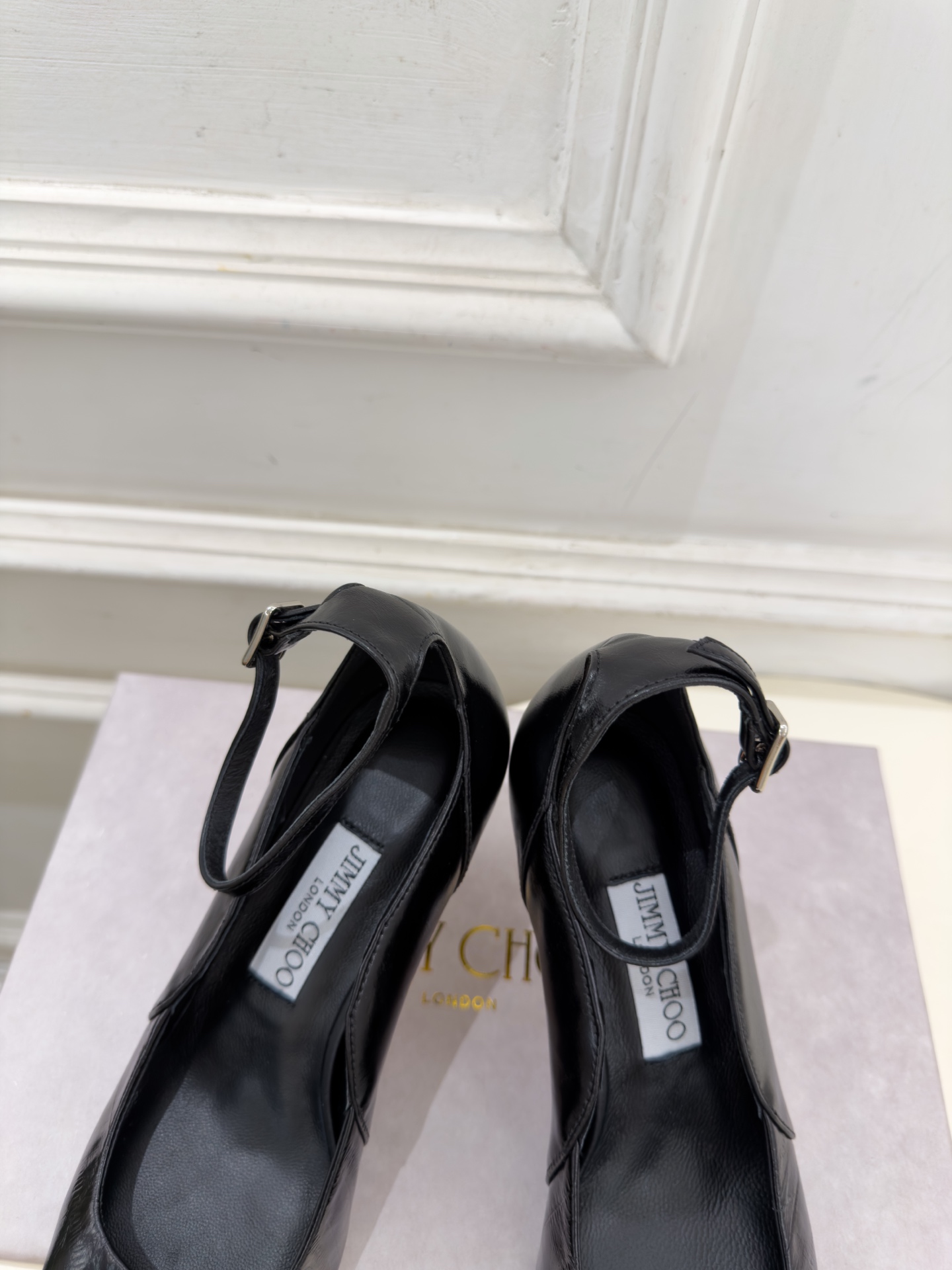 JimmyChoo 吉米周 26𝐬𝐬 ———      ✨ 2026秋冬新品 专柜最新JC尖头搭扣高跟鞋   BS名媛气