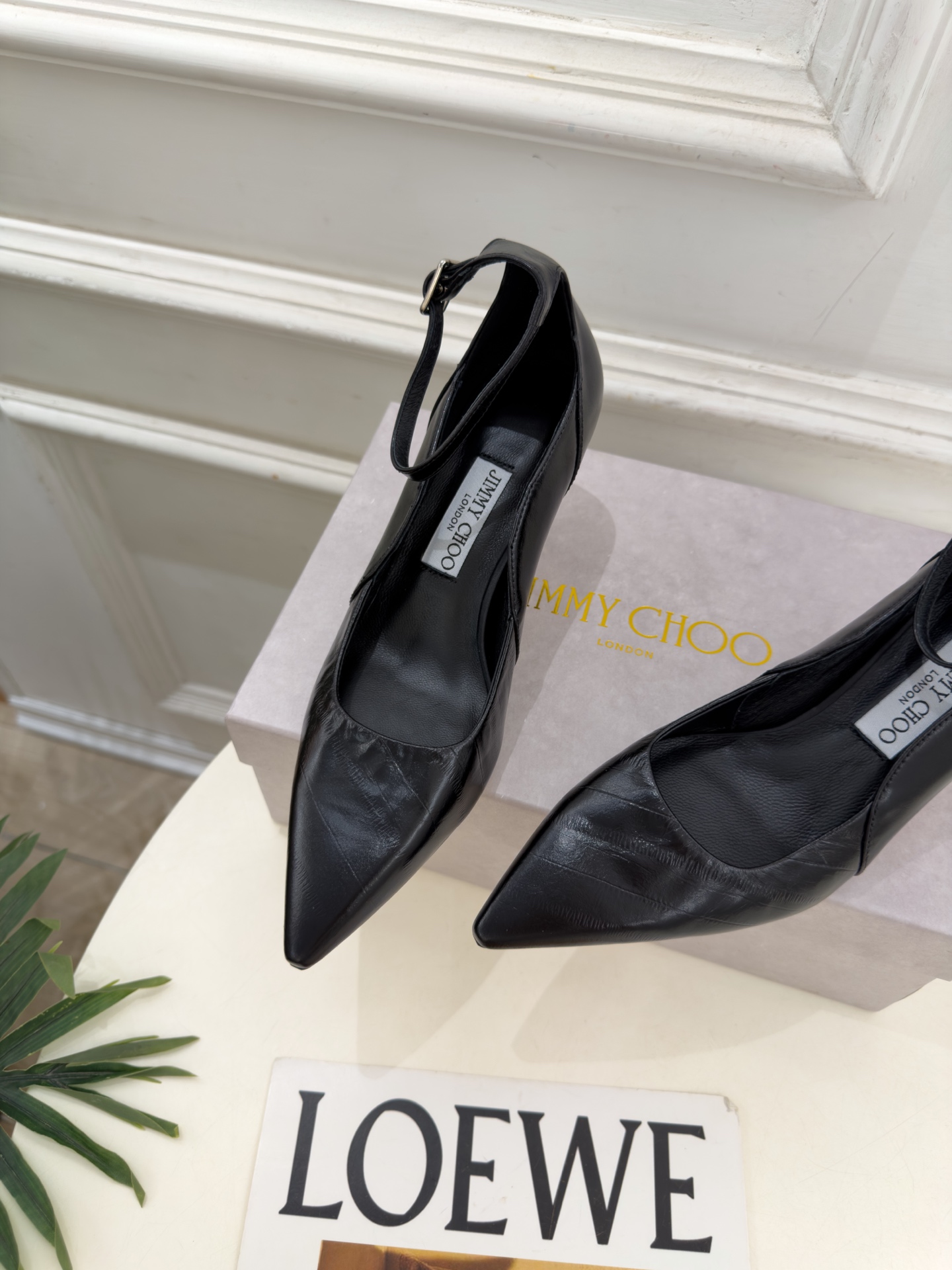 JimmyChoo 吉米周 26𝐬𝐬 ———      ✨ 2026秋冬新品 专柜最新JC尖头搭扣高跟鞋   BS名媛气