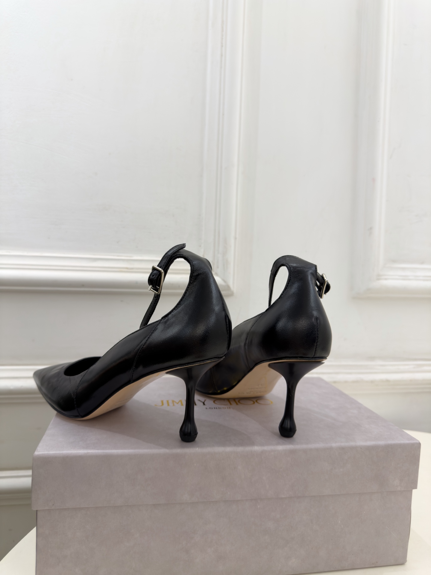 JimmyChoo 吉米周 26𝐬𝐬 ———      ✨ 2026秋冬新品 专柜最新JC尖头搭扣高跟鞋   BS名媛气