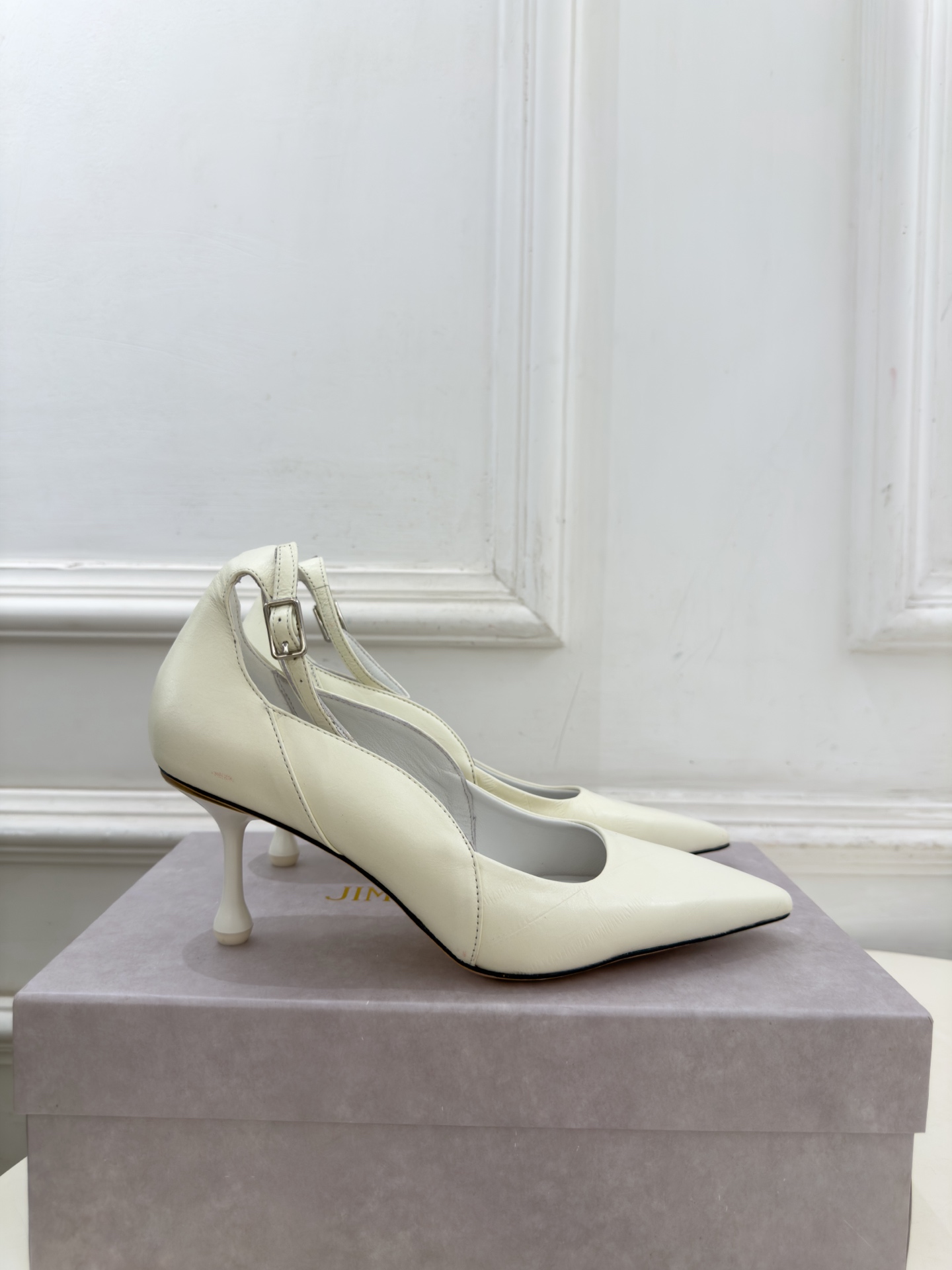 JimmyChoo 吉米周 26𝐬𝐬 ——— ✨ 2026秋冬新品 专柜最新JC尖头搭扣高跟鞋 BS名媛气 JimmyChoo 吉米周 26𝐬𝐬 ——— ✨ 2026秋冬新品 专柜最新JC尖头搭扣高跟鞋 BS名媛气