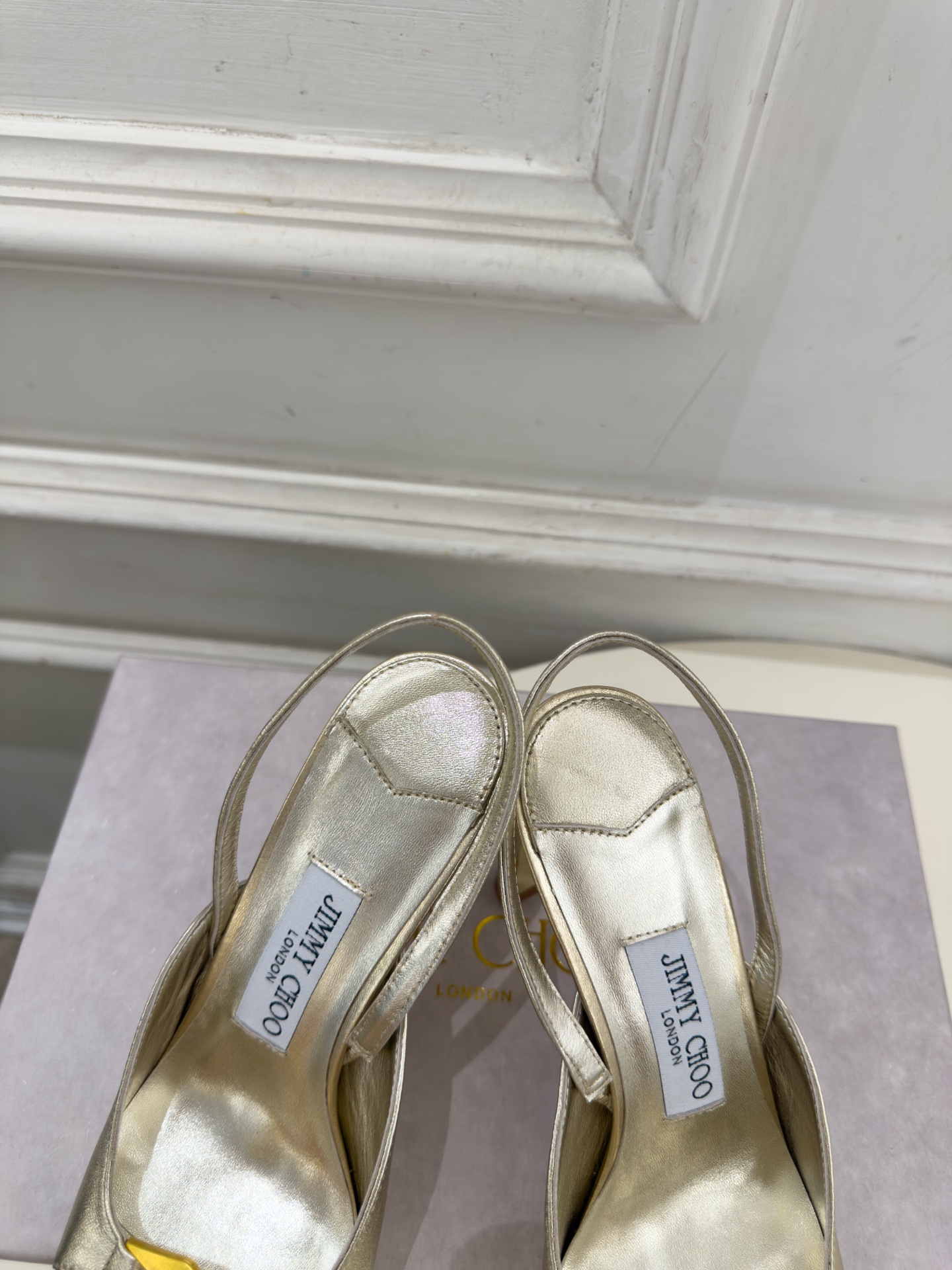 JimmyChoo 吉米周 26𝐬𝐬 ———      ✨ 2026秋冬新品 JC金属扣露趾高跟凉鞋 BS名媛气质款 上