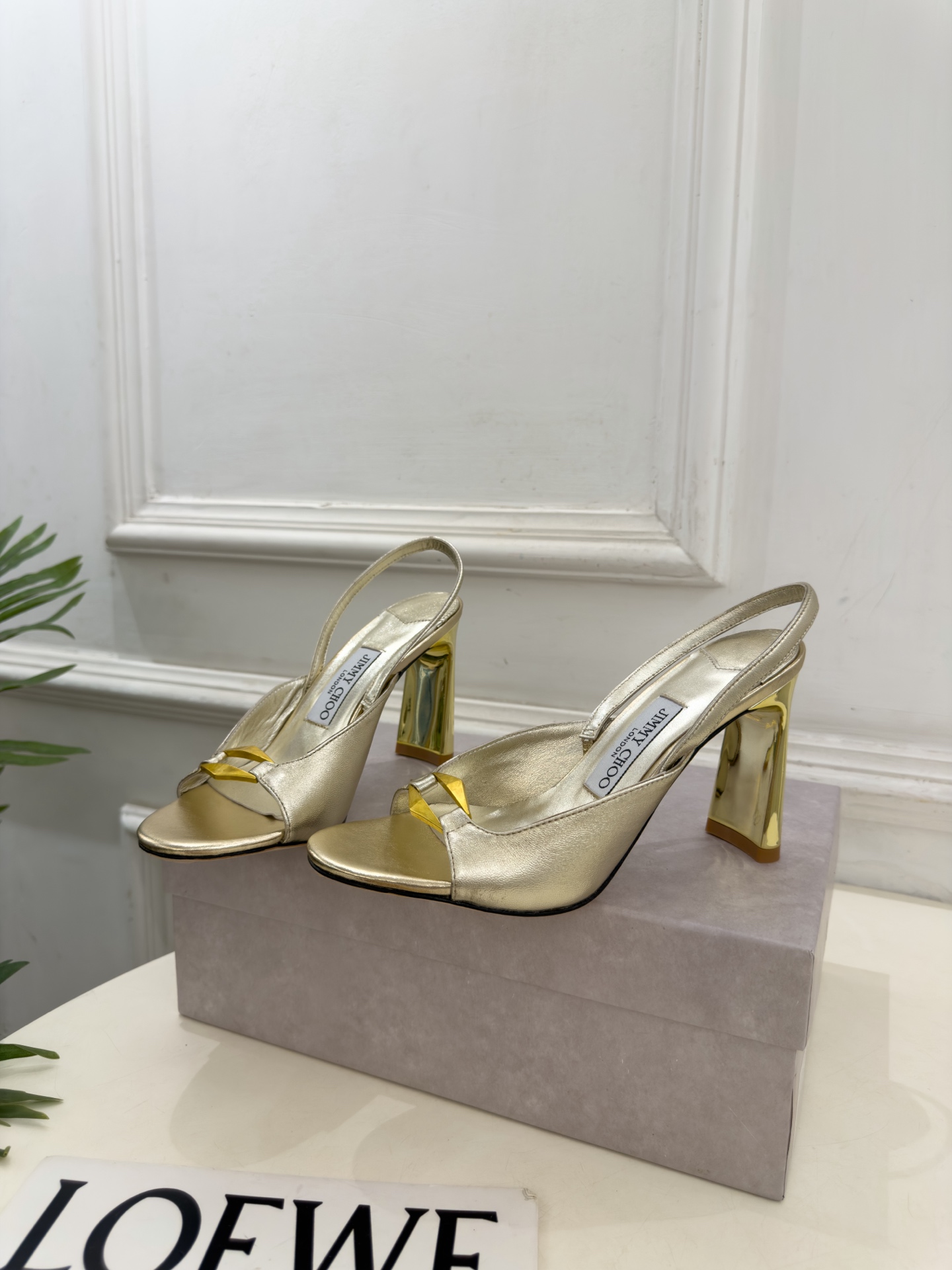 JimmyChoo 吉米周 26𝐬𝐬 ———      ✨ 2026秋冬新品 JC金属扣露趾高跟凉鞋 BS名媛气质款 上