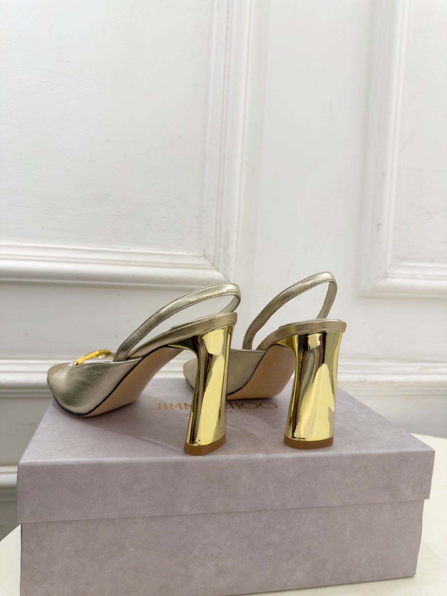 JimmyChoo 吉米周 26𝐬𝐬 ———      ✨ 2026秋冬新品 JC金属扣露趾高跟凉鞋 BS名媛气质款 上
