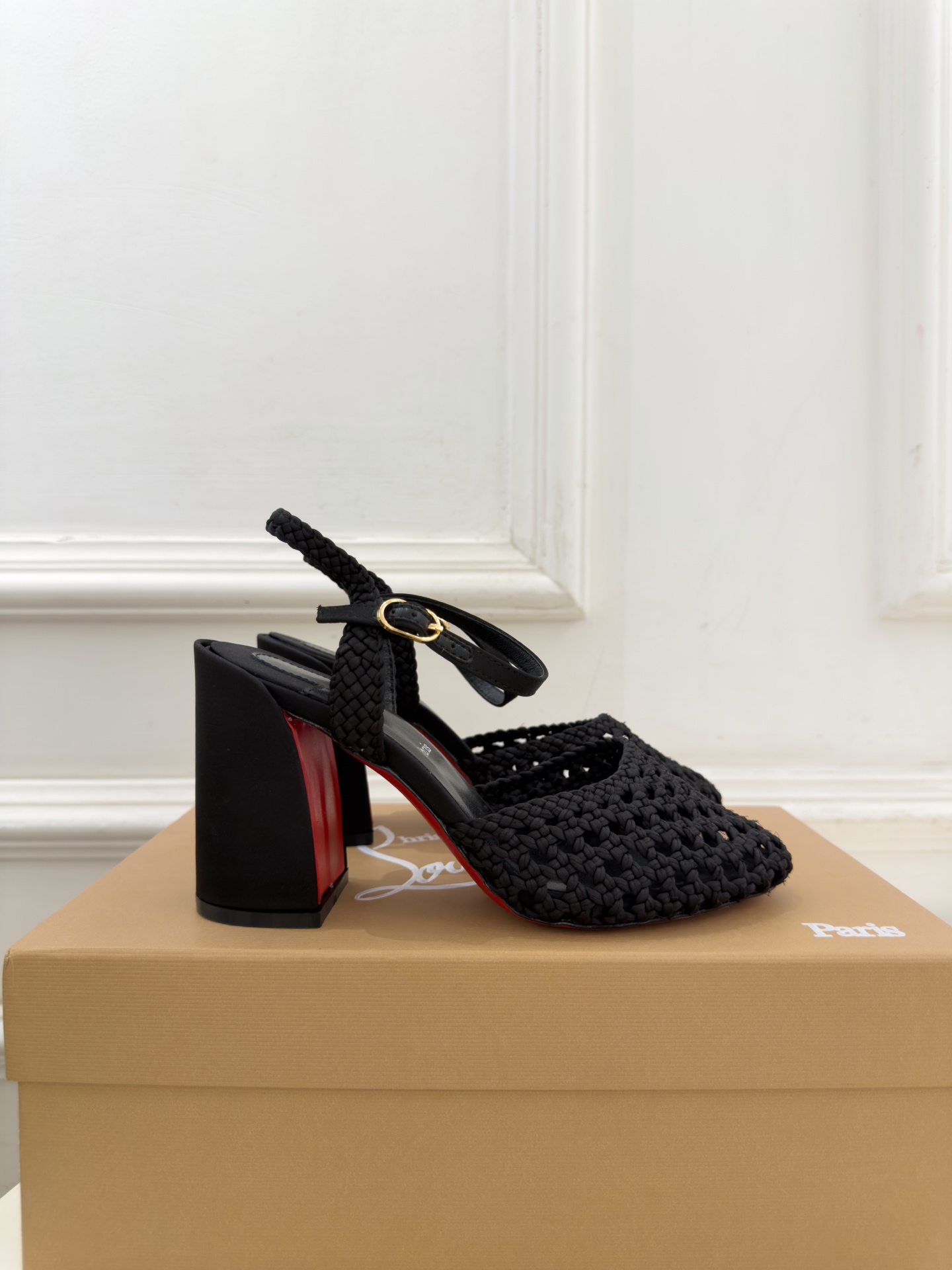Christian Louboutin路铂廷CL 26ss新品编织镂空粗跟凉鞋 红底鞋系列，魅惑华丽的✨顶级硬货上新 💥